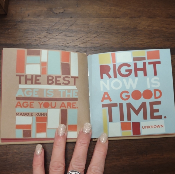 𝅺NWT Happy Birthday book - Picture 3 of 4